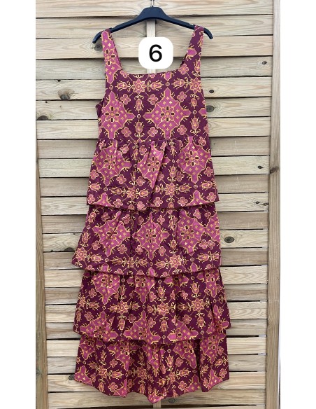 Vestido largo estampado de sisa con cuerpo de capas