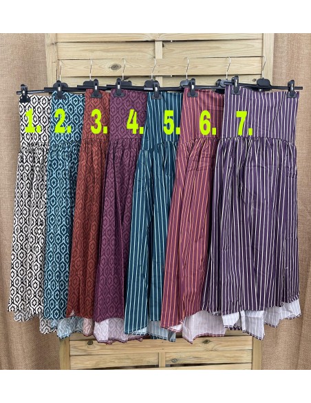 Falda midi estampada corte en cadera