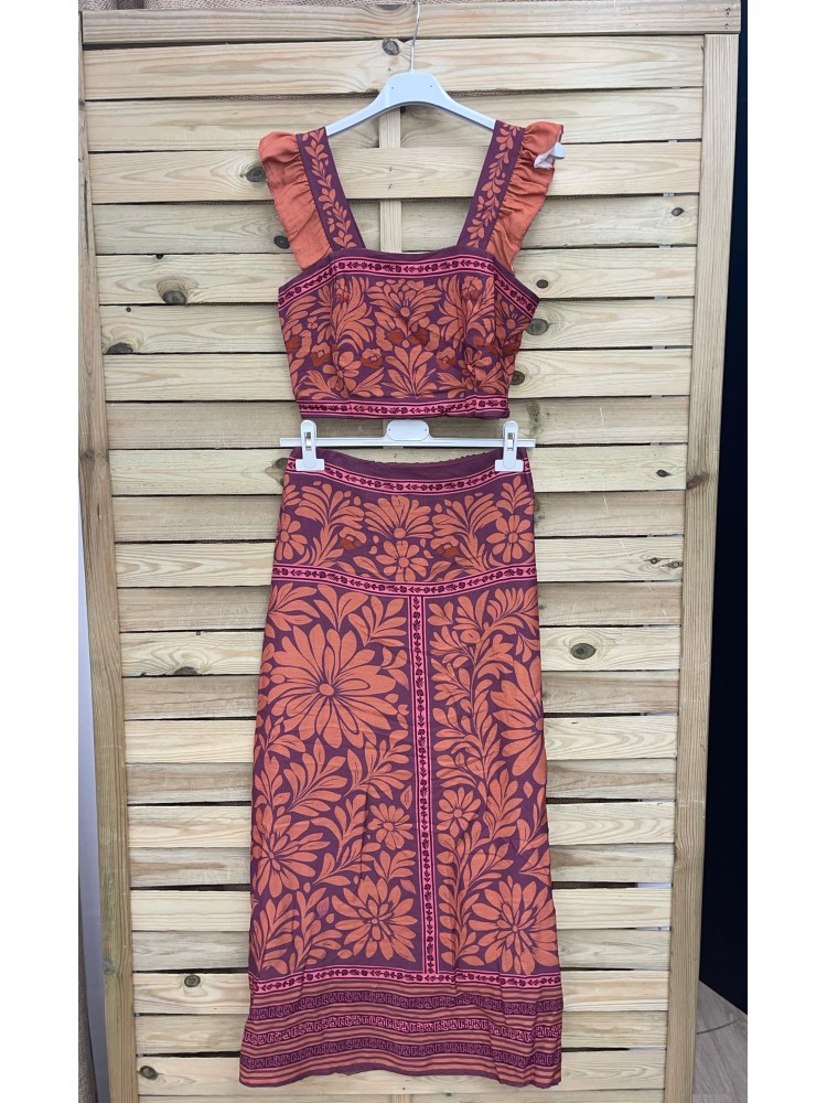 Conjunto floral de top corto volantito en sisa y falda
