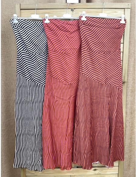 Vestido palabra de rayitas y doble corte con frunce trasero