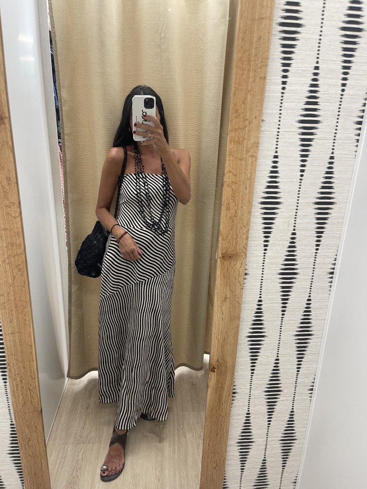 Vestido palabra de rayitas y doble corte con frunce trasero