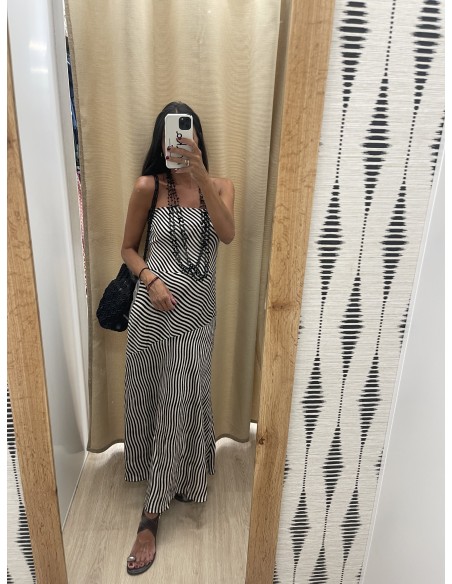 Vestido palabra de rayitas y doble corte con frunce trasero