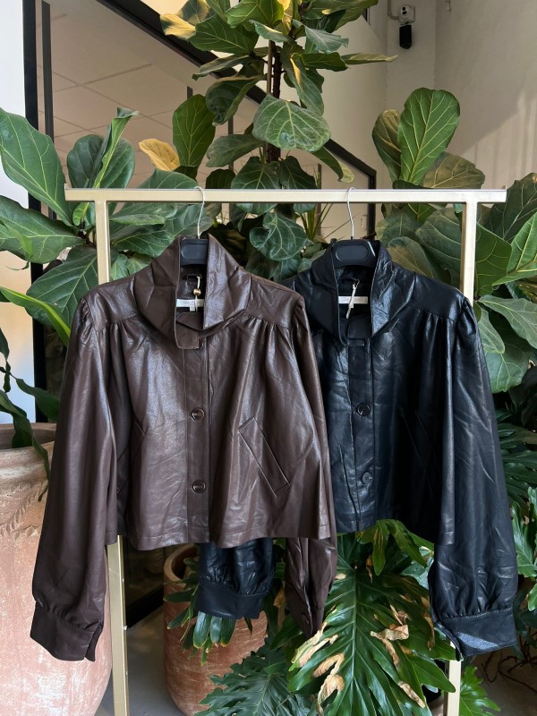 Chaqueta polipiel estilo vintage