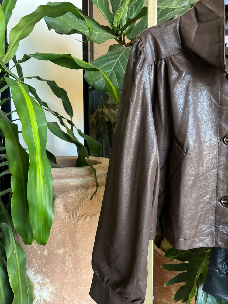 Chaqueta polipiel estilo vintage