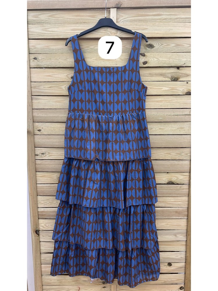 Vestido largo estampado de sisa con cuerpo de capas