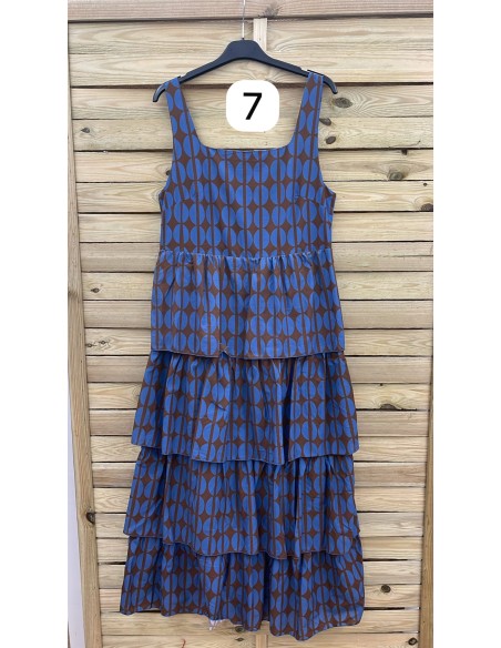 Vestido largo estampado de sisa con cuerpo de capas