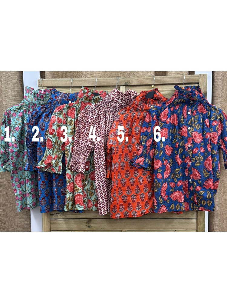 Camisa estampado indio con frunce en cuello y mangas