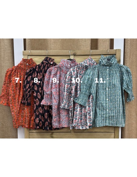 Camisa estampado indio con frunce en cuello y mangas