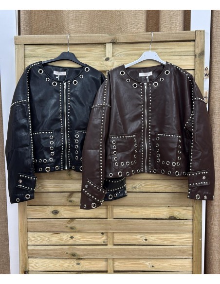 Chaqueta polipiel bolsillos con tachas