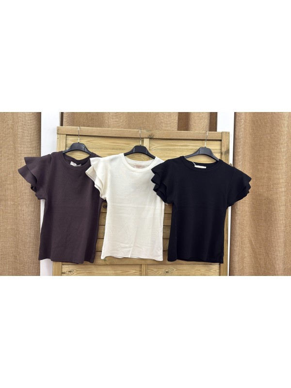 Top de punto con doble volante y cuello caja