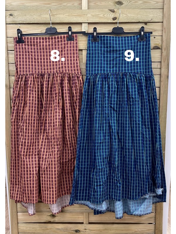 Falda midi estampada corte en cadera 2