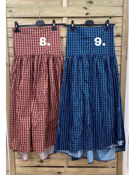 Falda midi estampada corte en cadera