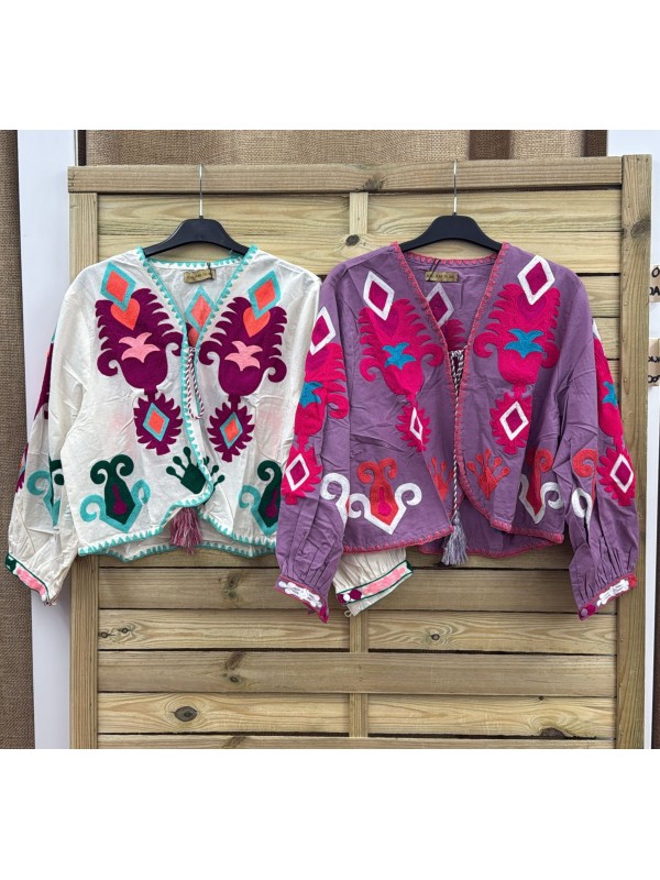 Camisa étnica bordada con lazo