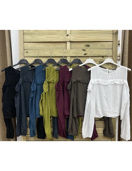 Camisa hilitos plata con hombros descubiertos y volantito horizontal