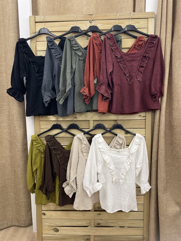 Camisa volante en pico con filo dorado