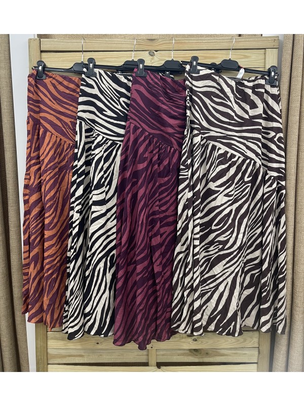 Falda corte diagonal en cadera estampado print