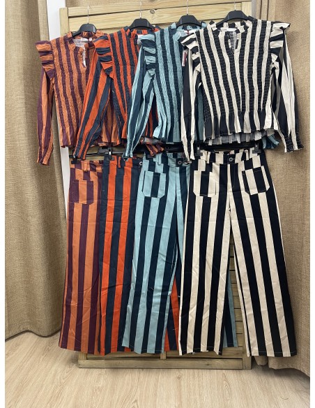 Pantalon raya media vertical con bolsillo