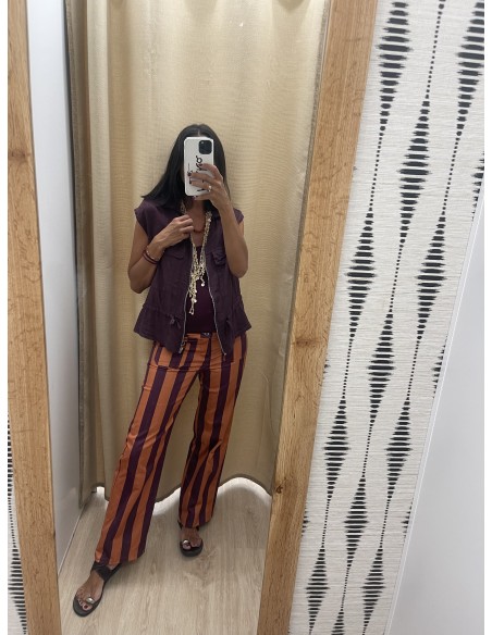 Pantalon raya media vertical con bolsillo