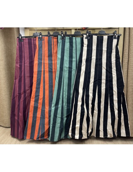 Falda evasé bicolor de raya media vertical