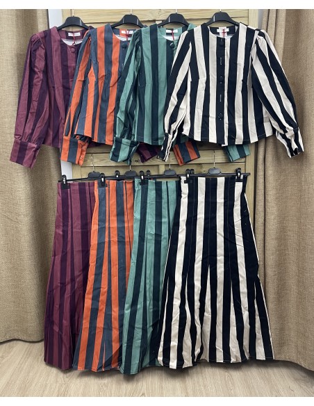 Falda evasé bicolor de raya media vertical