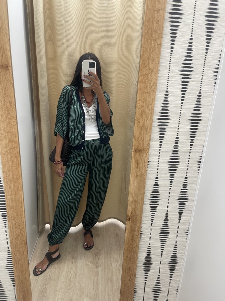 Pantalon bombacho de raya fina ondulada