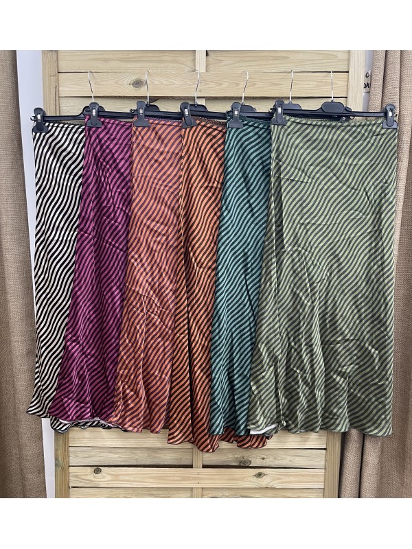 Falda midi saten raya fina ondulada