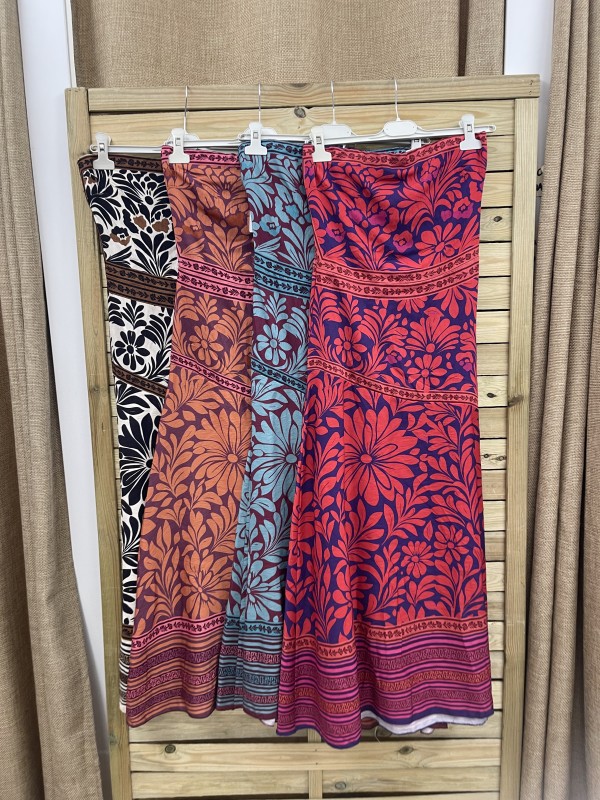 Vestido palabra estampado flores con corte en pecho