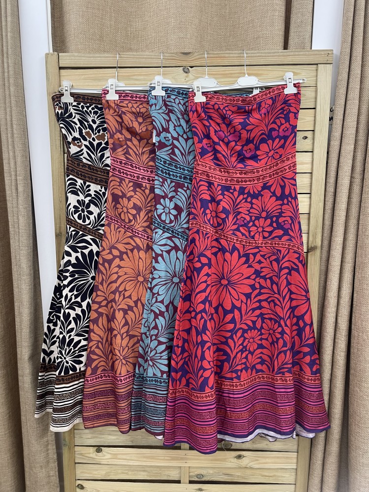 Vestido palabra estampado flores con corte en pecho