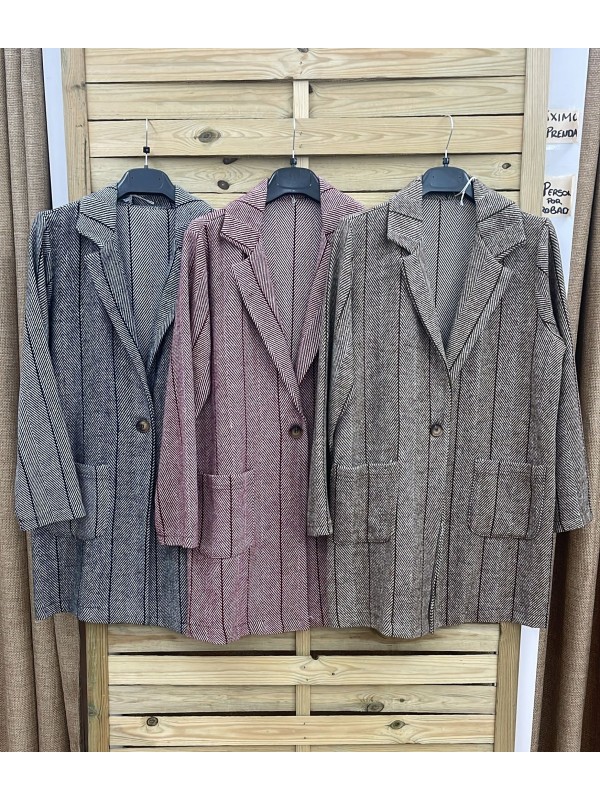 Abrigo espigas corto de paño con bolsillos parche