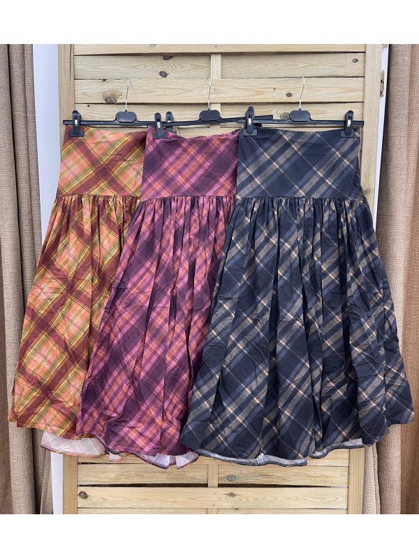 Falda midi Lorena corte en cadera cuadro múltiple