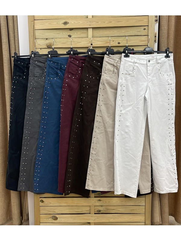 Jeans tacha en cintura y doble fila tacha lateral