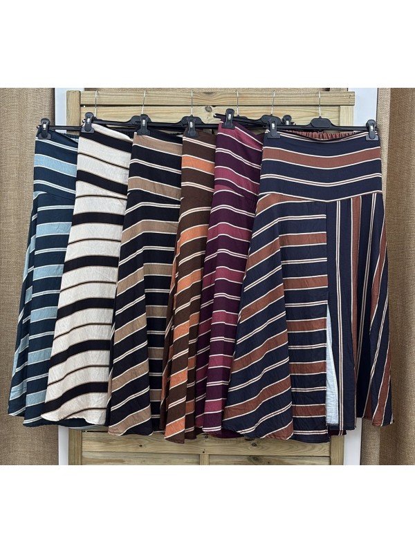 Falda midi rayas tricolor con corte en cadera y abertura delantera