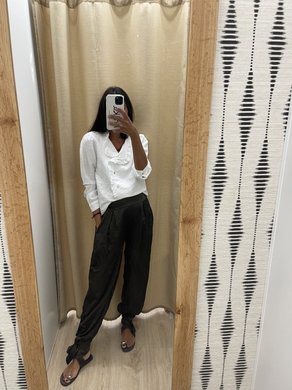 Pantalon saten bombacho con nudo en bajo 2