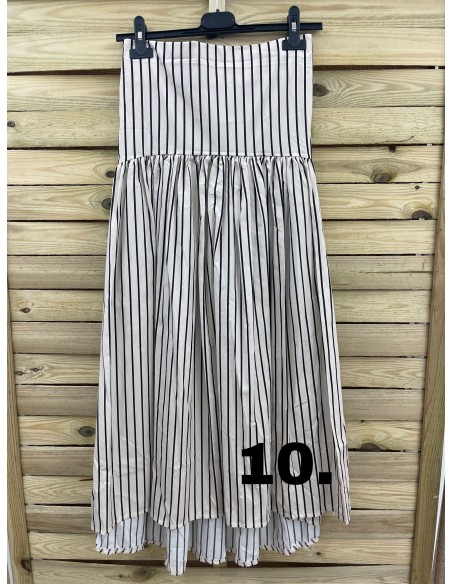 Falda midi estampada corte en cadera