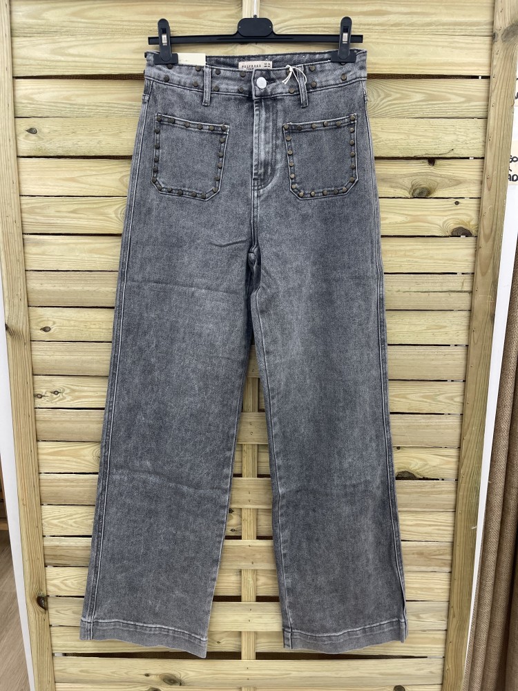 Jeans gris con tachas bronce
