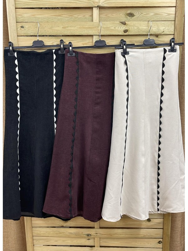 Falda midi de punto con doble sandunga vertical