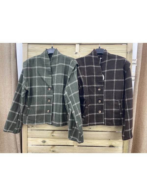 Cazadora Carolina corta con maxi hombros