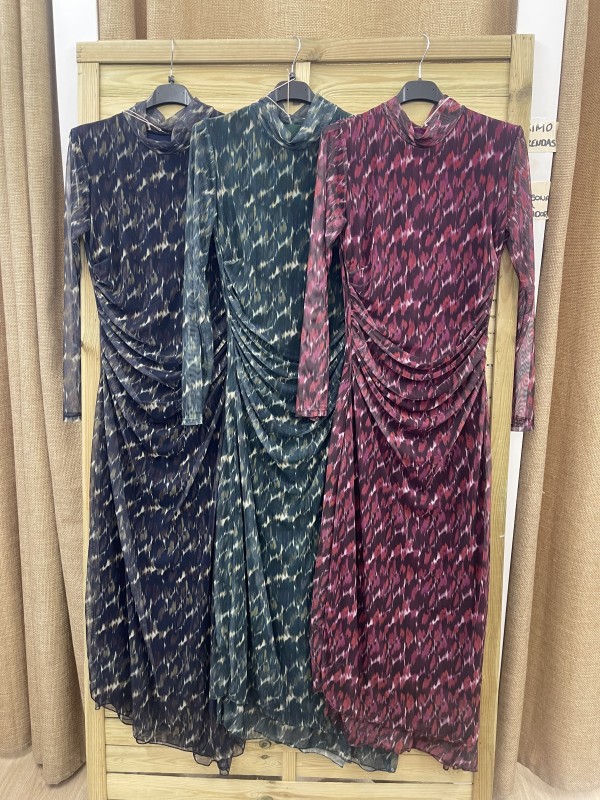 Vestido largo de tul manchitas con bajo asimétrico