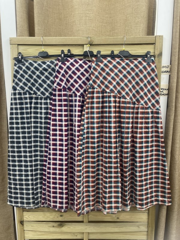 Falda Alejandra de cuadros con corte en cadera