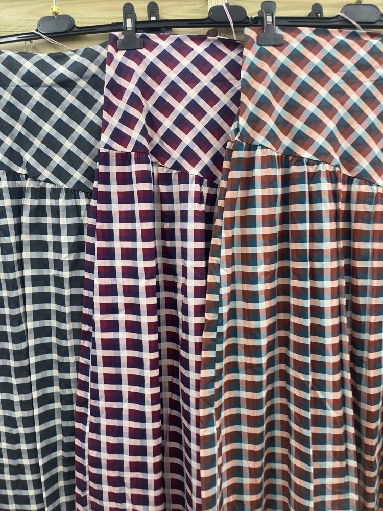 Falda Alejandra de cuadros con corte en cadera