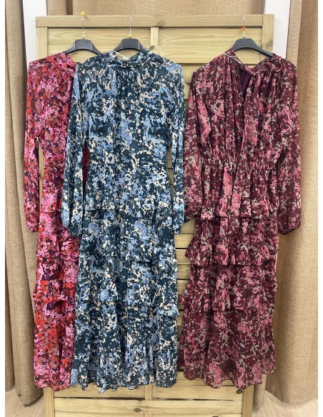 Vestido largo floral de manga larga con triple volante en falda