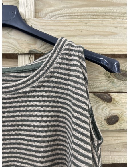 Camiseta de rayitas hombros descubiertos