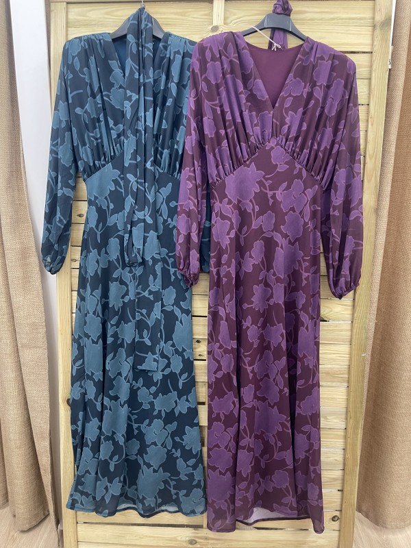 Vestido largo de gasa con corte en pico en pecho y lazo