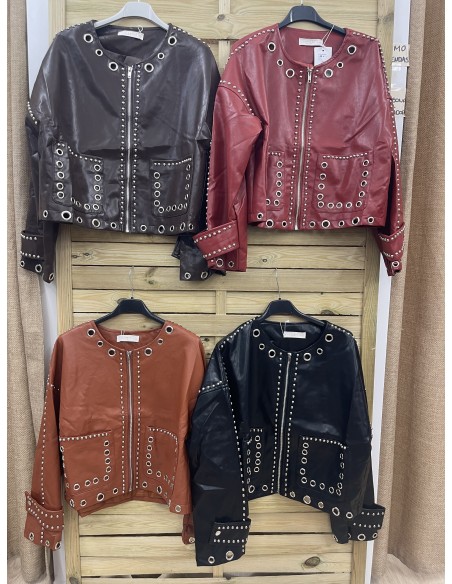 Chaqueta polipiel bolsillos con tachas