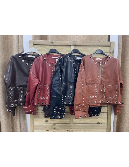 Chaqueta polipiel bolsillos con tachas