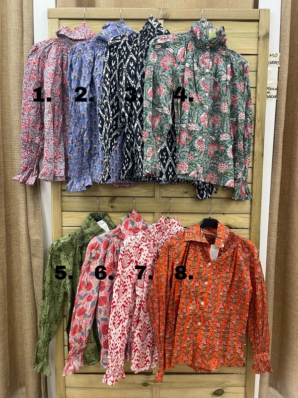 Camisa estampado indio de manga larga con cuello fruncido