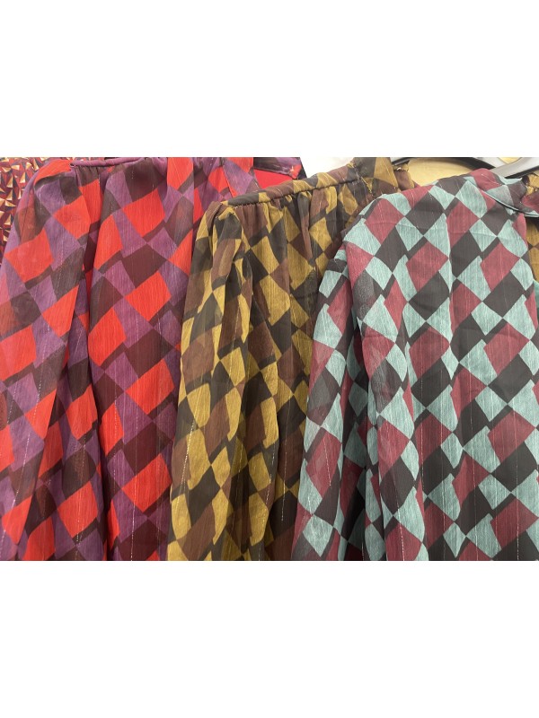 Camisa estampada de gasa con brillito y abertura en escote 2