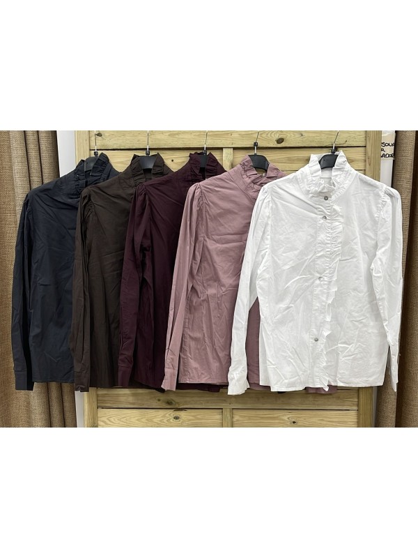 Camisa mini volante alrededor de cuello y delantero