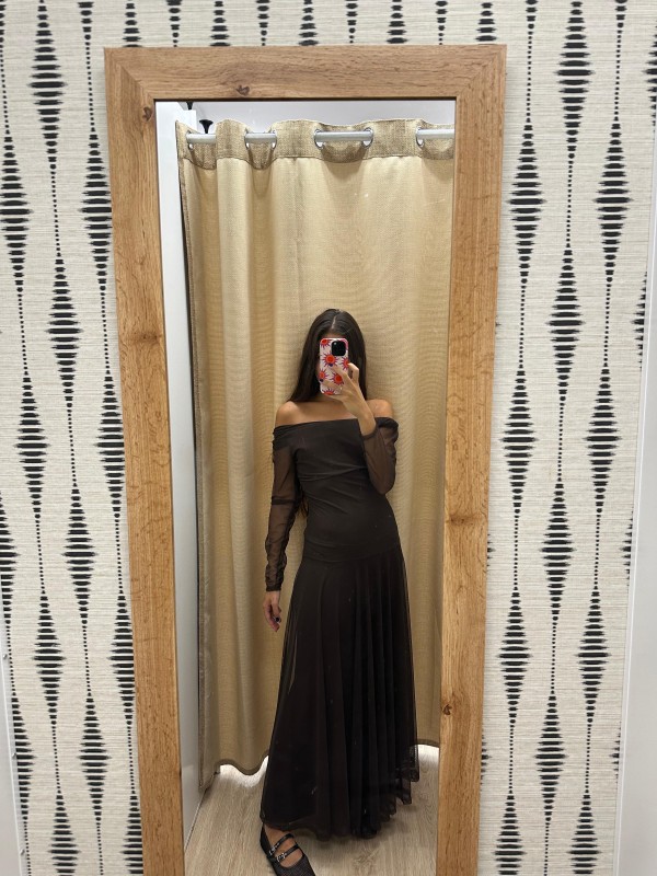 Vestido largo liso tul con hombros descubiertos