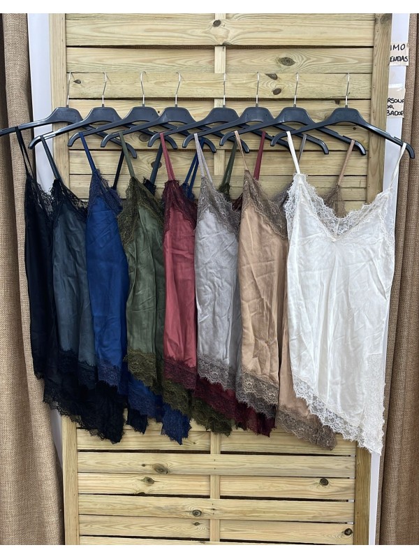 Lencera de saten con bajo asimetrico